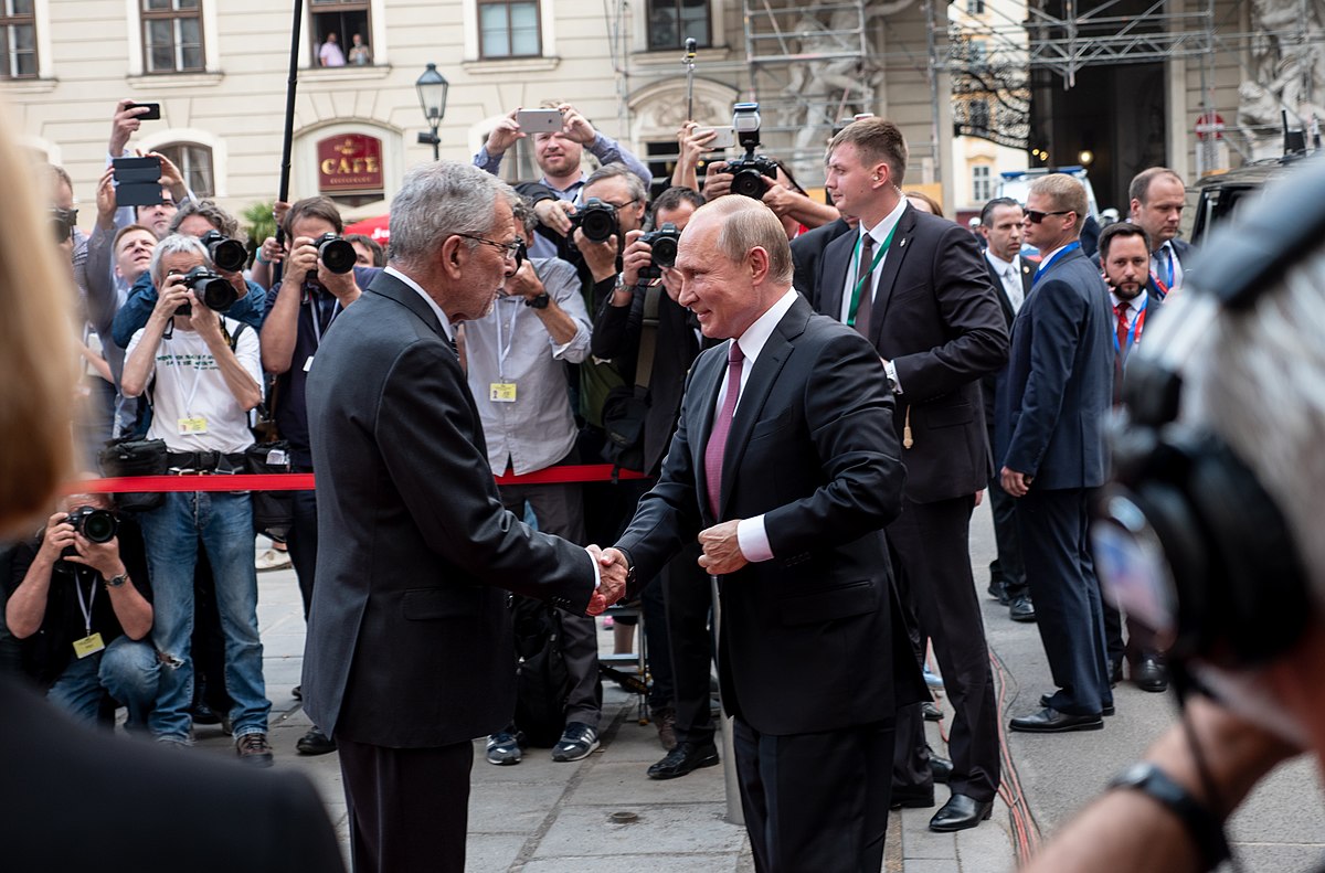 1200px-Praesident_der_russischen_Foedera