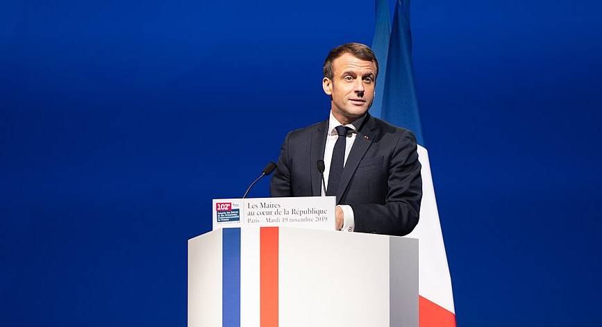 1024px-Emmanuel_Macron_Congres_des_maire