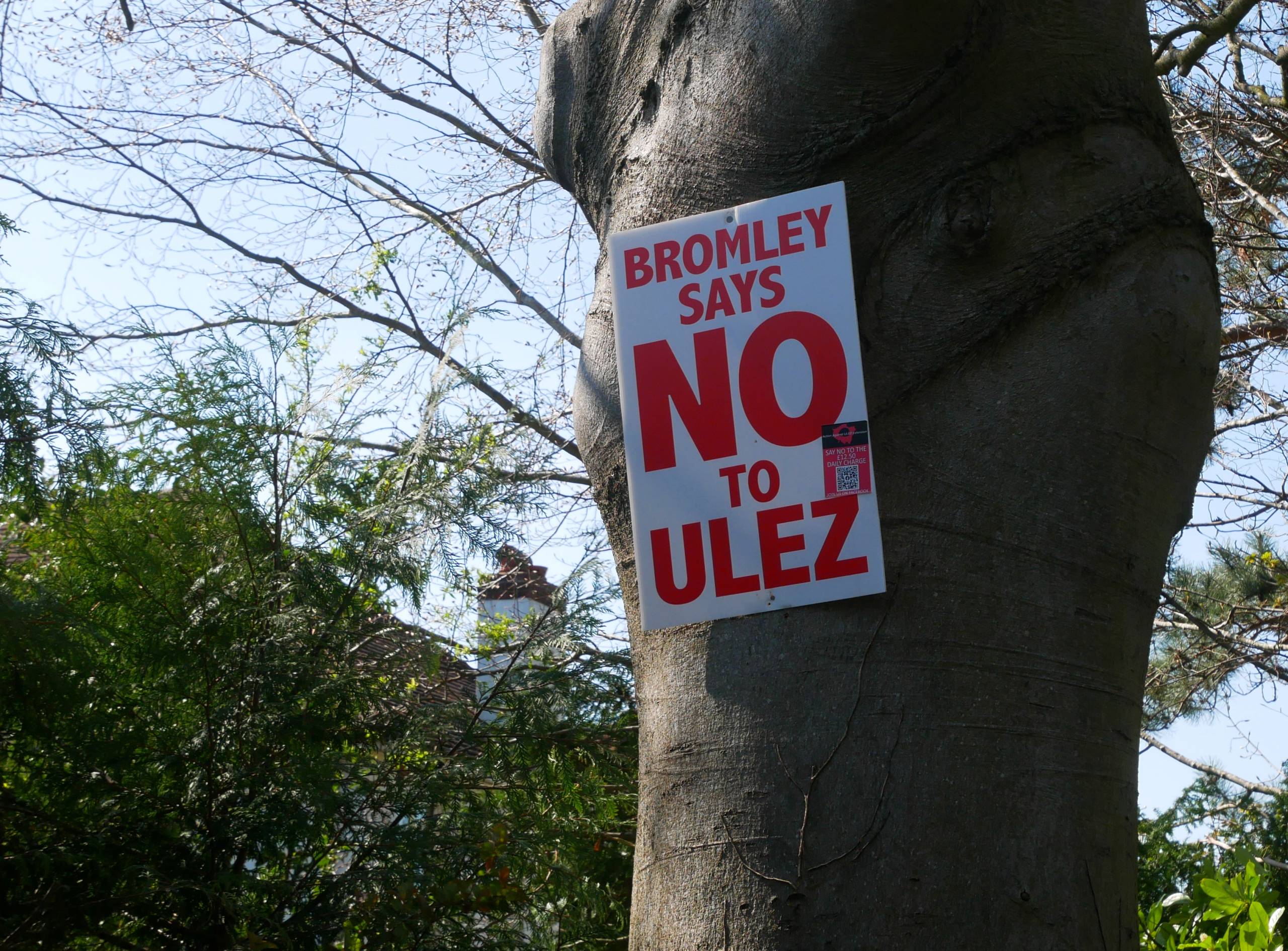 Anti-ULEZ_Poster_in_Orpington-scaled.jpg