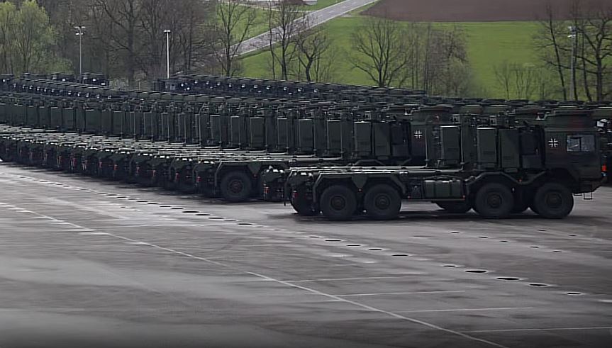 231 Militärtrucks der deutschen Bundeswehr in Oberösterreich gelagert