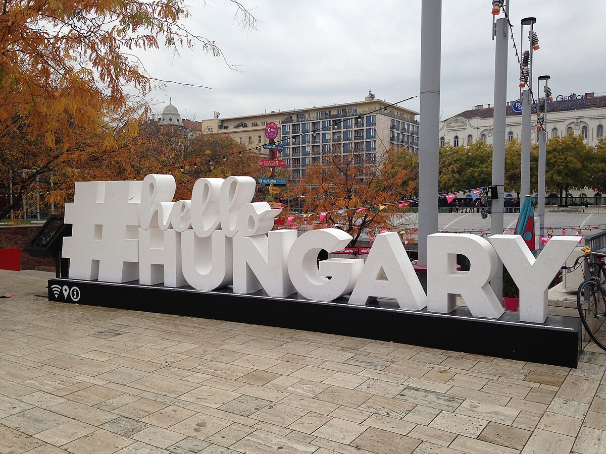 Welcome_to_Hungary_sign_in_Budapest_02.j
