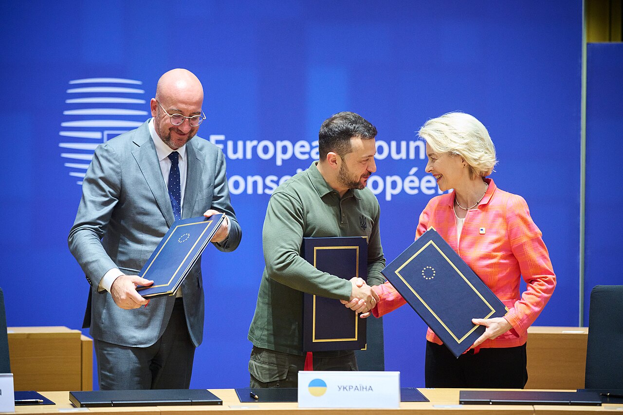 „Umgekehrte Erweiterung“: EU-Beitritt der Ukraine 2027?